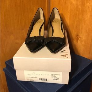 Ann Taylor Bridget Leather Bow Kitten Pump